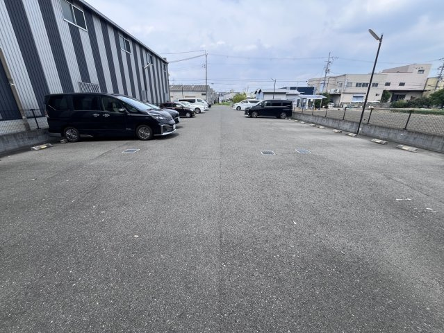 レオネクストエスペランサの駐車場