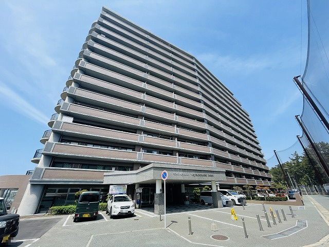 【外観】 | コアマンション和白東パセオ | 和白駅まで徒歩17分・自転車で5分！
和白通りへ出れば、飲食店やスーパーもあり便利なエリアです