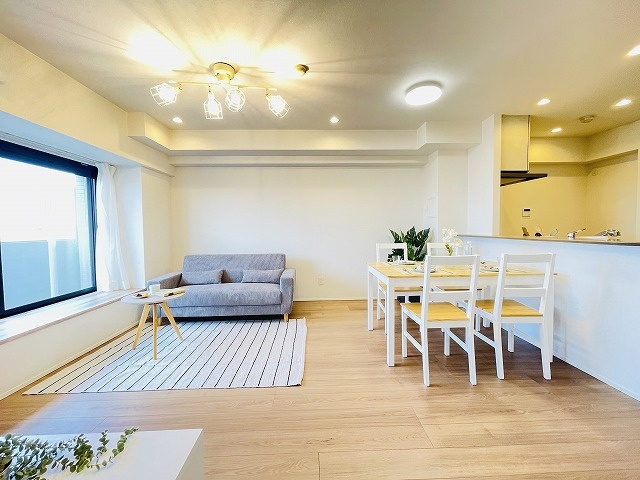 【居間・リビング】 | コアマンション和白東パセオ | リビングは陽当り良好でご家族みんなで過ごす空間をより居心地良くしてくれます