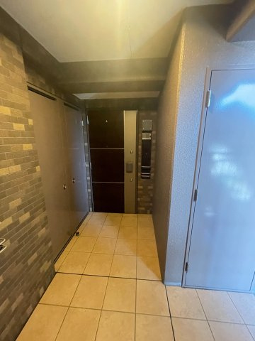 セレッソコート和歌山アクロスの玄関