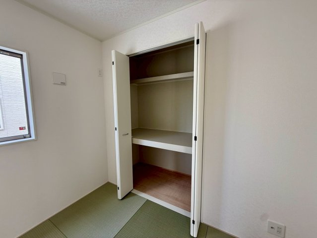 クレイドルガーデン糸満市宇江城 第2・4号棟のその他|洋風和室4.5帖に設置された押入れ収納