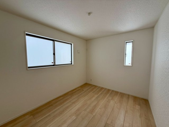 クレイドルガーデン糸満市宇江城 第2・4号棟の洋室|二面採光の２階洋室６帖②