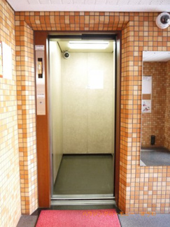 【その他共用部分】 | 勿論エレベーターが備え付けられています。