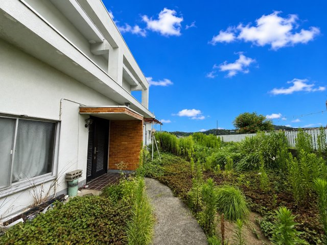 閑静な住宅街　整形地の外観|庭