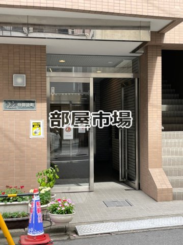 リーラ仲御徒町のエントランス