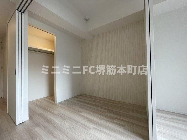 セレニテ本町東リアンの洋室
