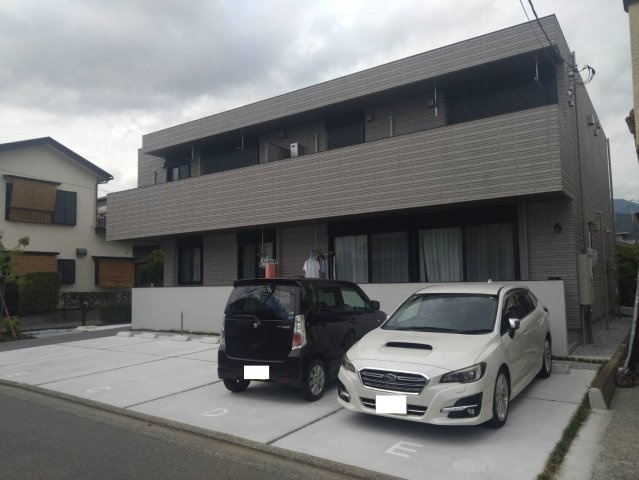 メゾン・ド・シエルの駐車場