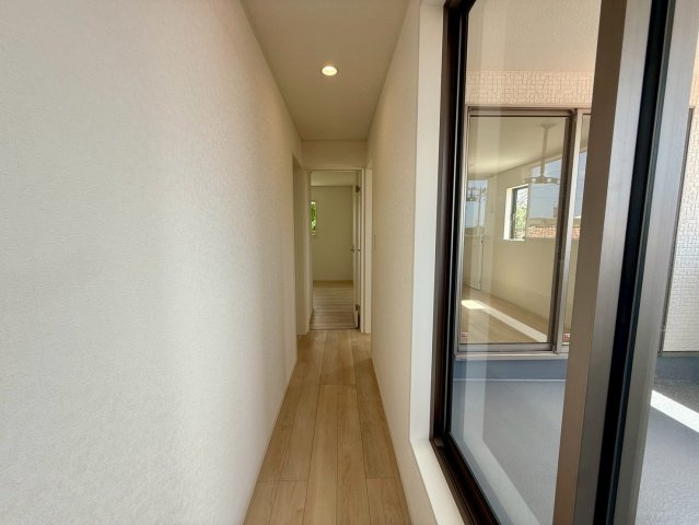 クレイドルガーデン糸満市宇江城 第2・5号棟の内装|２階廊下からも出入りできる二面広々バルコニー