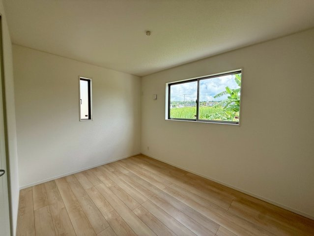 クレイドルガーデン糸満市宇江城 第2・5号棟の洋室|二面採光の２階洋室6.5帖