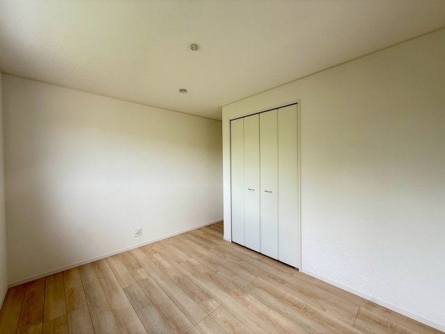 クレイドルガーデン糸満市宇江城 第2・5号棟の洋室|２階洋室6.5帖・クローゼット収納付き