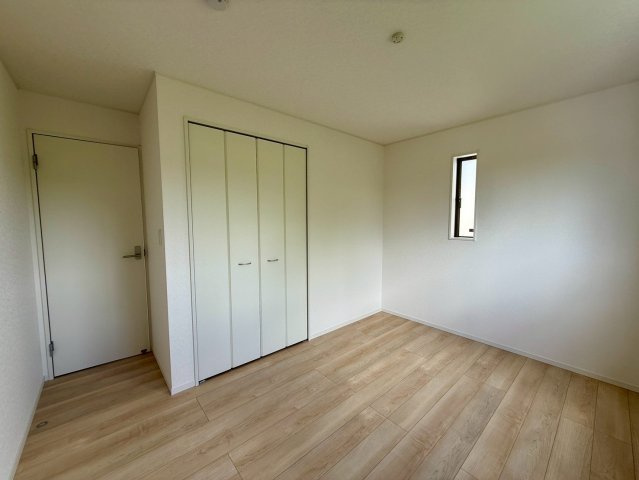 クレイドルガーデン糸満市宇江城 第2・5号棟の洋室|２階洋室6.5帖・クローゼット収納付き