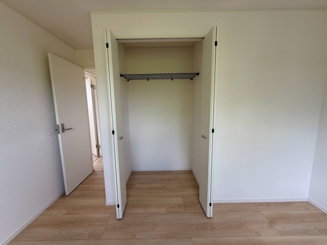 クレイドルガーデン糸満市宇江城 第2・5号棟のその他|２階洋室6.5帖に設置された、クローゼット収納