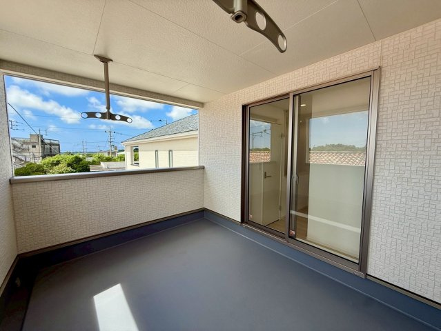 クレイドルガーデン糸満市宇江城 第2・5号棟のバルコニー|急な雨も安心♪様々な用途に使える広々二面バルコニー