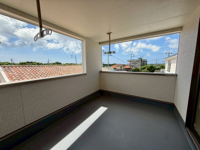 クレイドルガーデン糸満市宇江城 第2・5号棟のバルコニー|急な雨も安心♪様々な用途に使える広々二面バルコニー