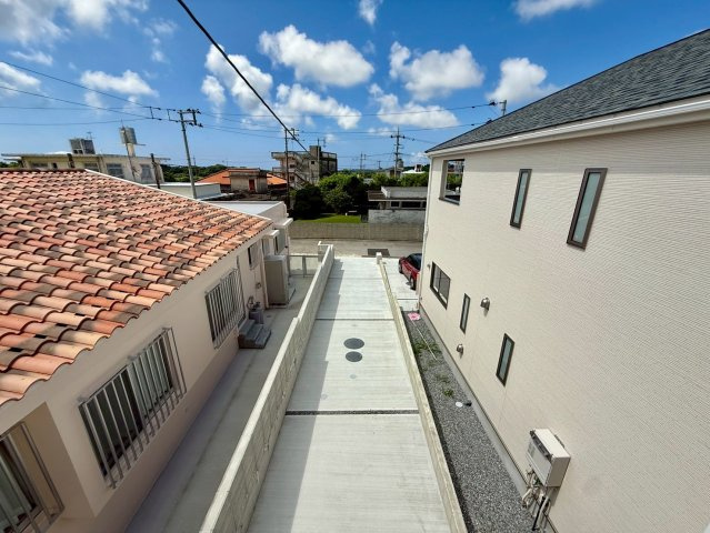 クレイドルガーデン糸満市宇江城 第2・5号棟の展望|バルコニーからの眺め／縦列３台駐車可能スペース付き