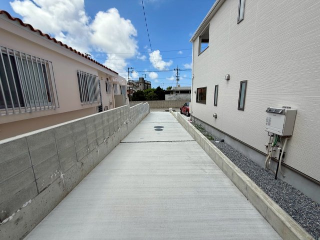 クレイドルガーデン糸満市宇江城 第2・5号棟の駐車場|縦列３台駐車可能スペース付き