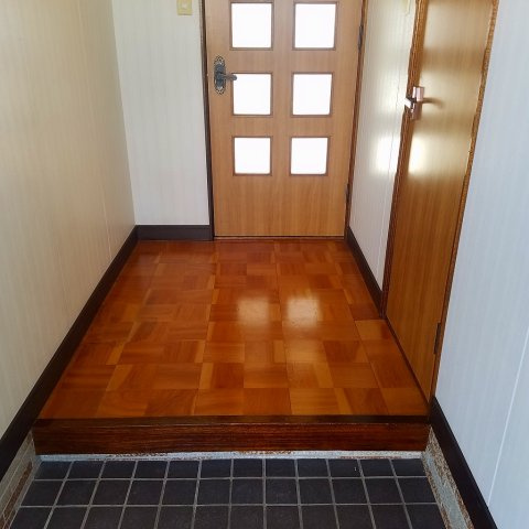 リラ・フランセＲの玄関