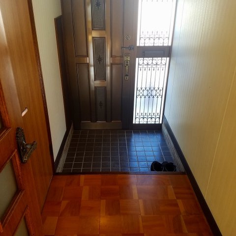 リラ・フランセＲの玄関