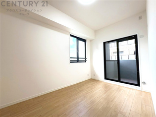 創造性や成長を促す遊びの空間を提供。学習や趣味に集中できる環境を整えます。個別のプライベートスペースは自己表現と自立心を育み、心地よい睡眠環境を整えリラックスできる場所を提供。