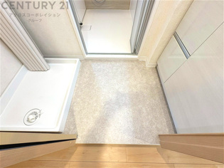 衣服の収納や脱ぎ着や整理整頓がしやすく、湿った衣類を乾燥させるスペースがありカビや臭いの発生を防ぎます。床の汚れを他の部屋に持ち込まず清潔を保つことができます。また快適な入浴環境の整備にも役立ちます。