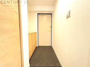 大きな玄関収納付きの玄関です　家族皆様の履物をしっかり収納できます
