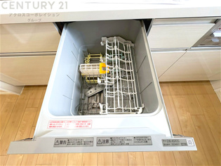 手洗いに比べて時間や労力を節約できることです。また、高温のお湯で洗浄されるため、雑菌や細菌を殺菌する効果もあります。さらに、乾燥機能があるため、手で拭く手間も省け衛生的に保管できます。