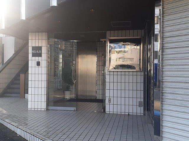 野津ビルのエントランス| 