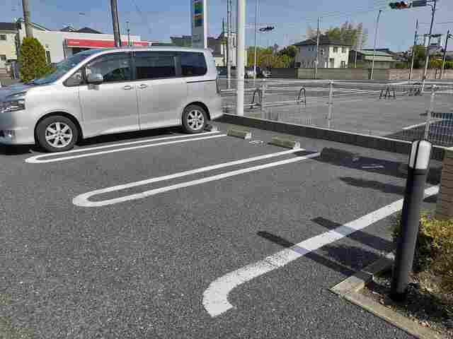 サン　アーク　ビレッジの駐車場