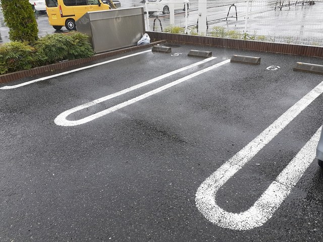 サン　アーク　ビレッジの駐車場