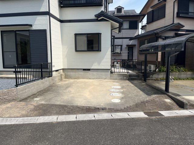 桑名市大字西別所 中古戸建の駐車場
