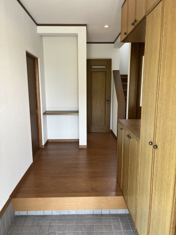 桑名市大字西別所 中古戸建の玄関