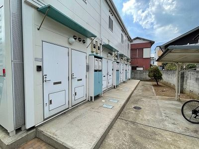 レオパレスグリーンパレスのエントランス
