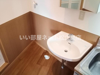 【洗面所】 | リューレント雄郡