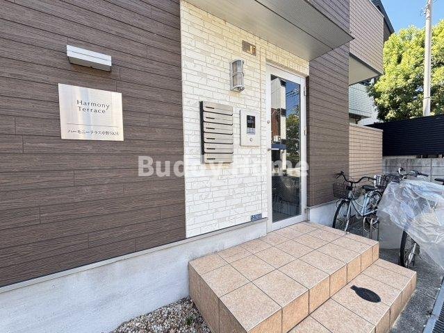 ハーモニーテラス中野SKHのエントランス