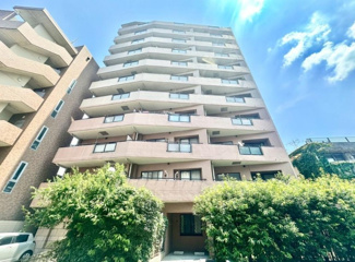 【外観】 | 陽光浴びる外観がシンプルな外観をより際立たせ、人々の記憶に存在感を植え付けます。