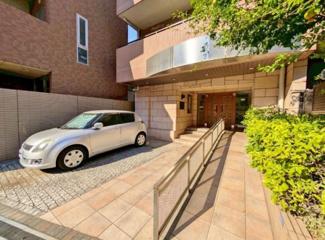 【エントランス】 | 清潔感と歓迎感があるエントランスホールとなります。