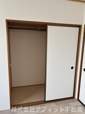 【収納】 | ドミール貴幸 A棟 | 洋室6帖のクローゼット