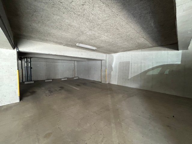 ラジュニール春日丘の駐車場