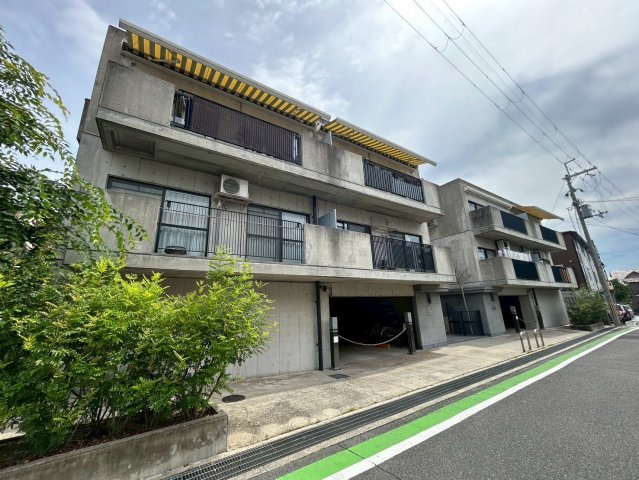 ラジュニール春日丘の外観