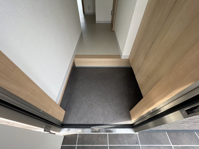 トラミッドヴィラ花田の玄関