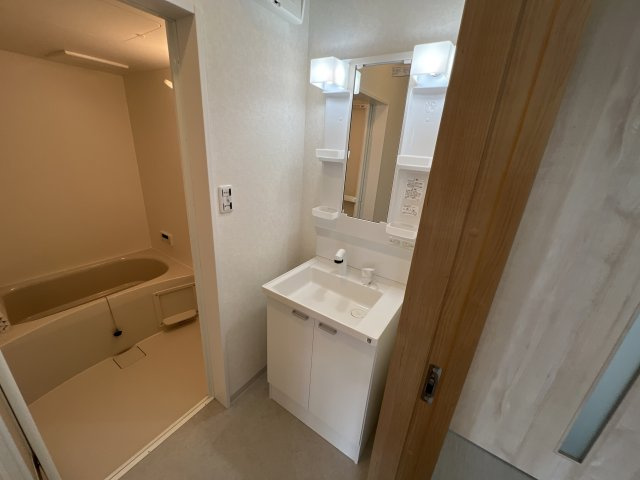 トラミッドヴィラ花田の独立洗面台