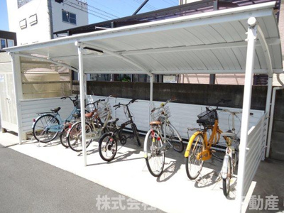 【その他共用部分】 | サンラヴィアン | 屋根付き駐輪場