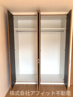 【収納】 | サンラヴィアン | 洋室のクローゼット