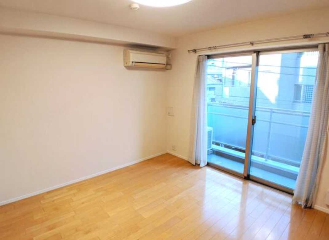 ARCSKOMAZAWA 　角部屋　礼金０　オートロックの居間・リビング