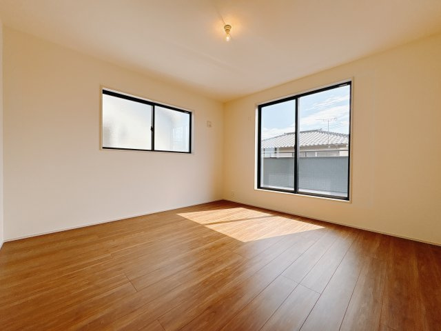 【LiveleGarden.S】宇都宮市鶴田町 第22の洋室|〇1号棟2F洋室8帖〇
バルコニー面するクローゼット付き２階洋室。
※2025年9月撮影