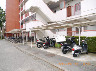【その他共用部分】 | 敷地内に、屋根付き専用駐輪場有ります。