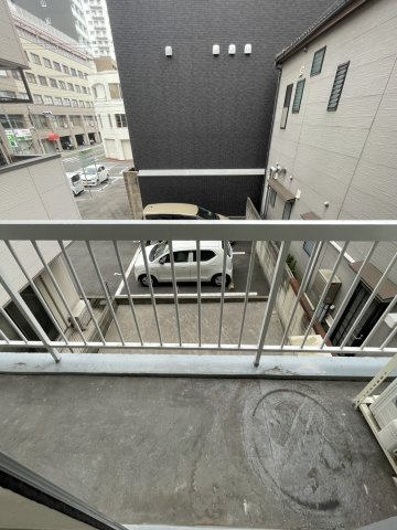 舟入本町真田ビルのバルコニー