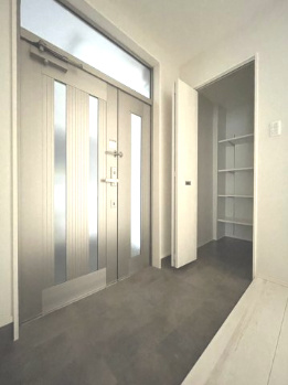 舟入本町真田ビルの玄関