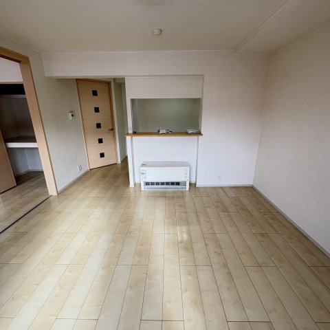 チセコロカムイの居間・リビング