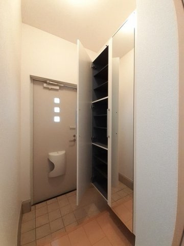 メゾンユートピアの玄関